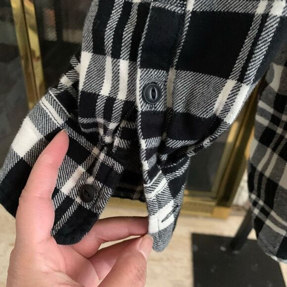 Black and white GAP button down flannel shirt Large - Picture 7 of 11